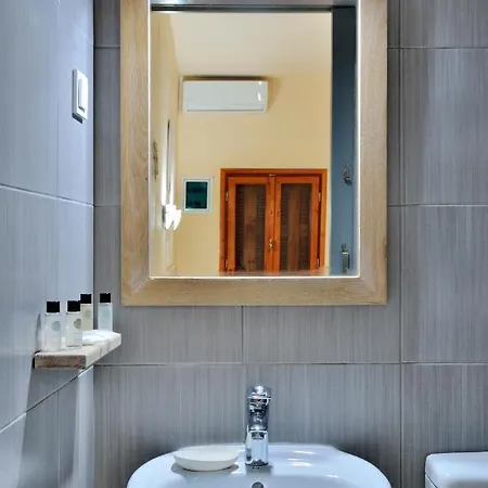 Herberg Urban Manos 3*